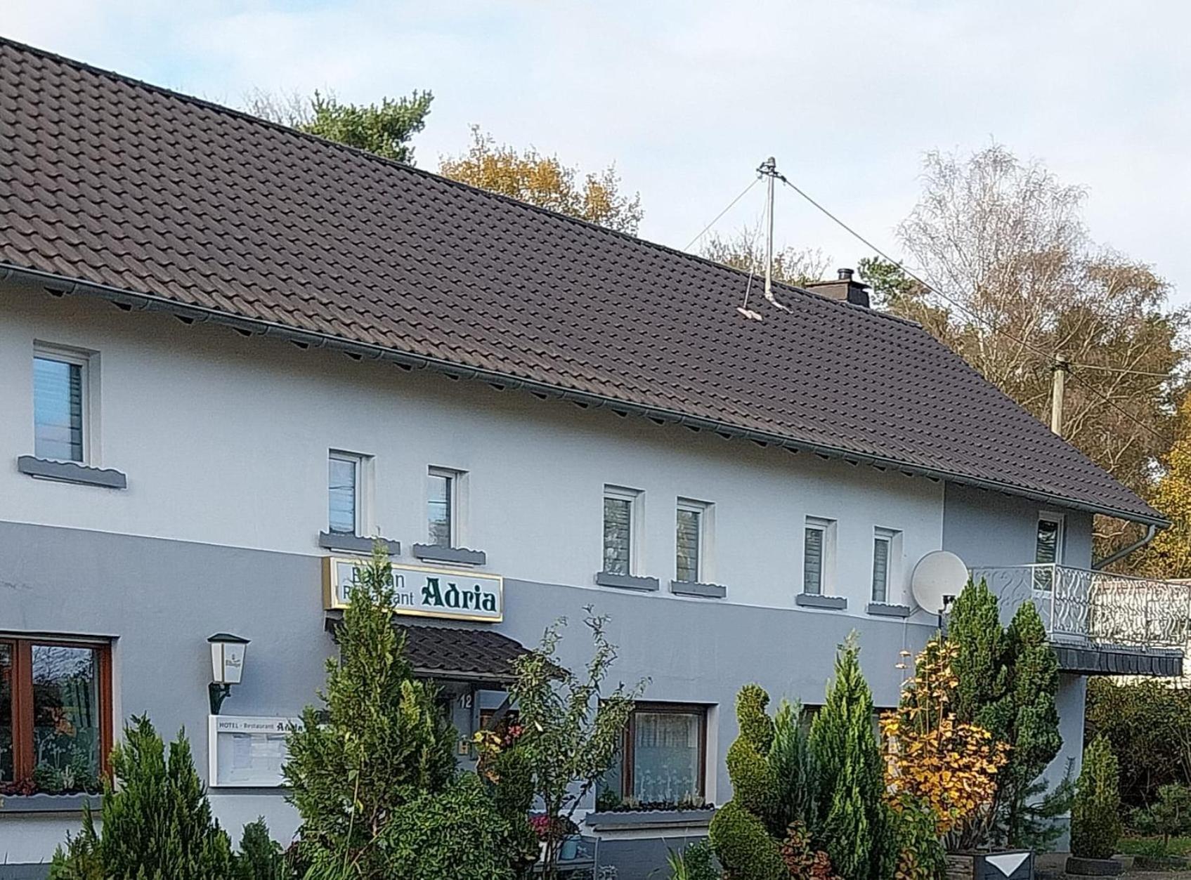 Hotel Garni "Adria" Windhagen Exterior photo